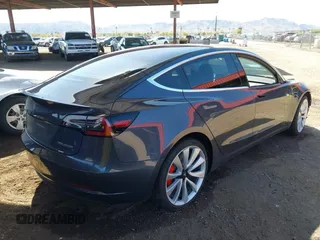 2018 Tesla Model 3 Long Range Battery z VIN 5YJ3E1EB6JF105837, wystawiony jako IAAI lot #41763460 z przebiegiem 100 387 mil mil oraz . Historia ofert i sprzedaży dostępna na DreamBid. Obrazek 4.