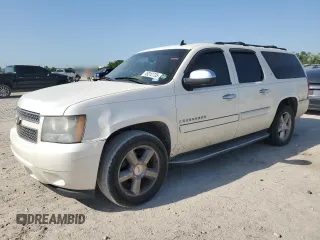 2008 Chevrolet Suburban LTZ z VIN 1GNFC16098R198865, wystawiony jako Copart lot #49312735 z przebiegiem 153 327 mil mil oraz Czysty tytuł • Clean title. Historia ofert i sprzedaży dostępna na DreamBid. Obrazek 1.