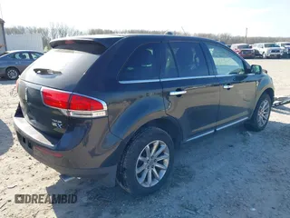 2013 Lincoln MKX with VIN 2LMDJ6JK6DBL05749, listed as a IAAI auction lot 42000210 with 104,944 mi miles. Bid and sale history available at carsss.com. Image 4.