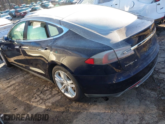 2014 Tesla Model S 60 z VIN 5YJSA1H15EFP48938, wystawiony jako IAAI lot #41574976 z przebiegiem 230 246 mil mil oraz . Historia ofert i sprzedaży dostępna na DreamBid. Obrazek 3.