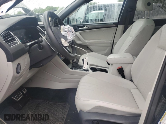2024 Volkswagen Tiguan SE R-Line Black with VIN 3VV8B7AXXRM124760, listed as a Copart auction lot 59147895 with 9,261 mi miles and Salvage title. Bid and sale history available at DreamBid. Image 7.