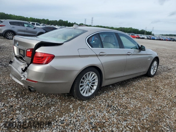 2011 BMW 5 Series 535i z VIN WBAFR7C51BC607779, wystawiony jako Copart lot #55216495 z przebiegiem 130 784 mil mil oraz Szkody całkowita. Historia ofert i sprzedaży dostępna na DreamBid. Obrazek 3.