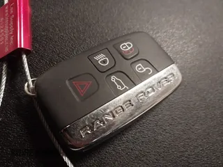 2020 Land Rover Range Rover Velar R-Dynamic S z VIN SALYK2EX1LA247839, wystawiony jako IAAI lot #42309878 z przebiegiem 68 024 mil mil oraz . Historia ofert i sprzedaży dostępna na DreamBid. Obrazek 11.