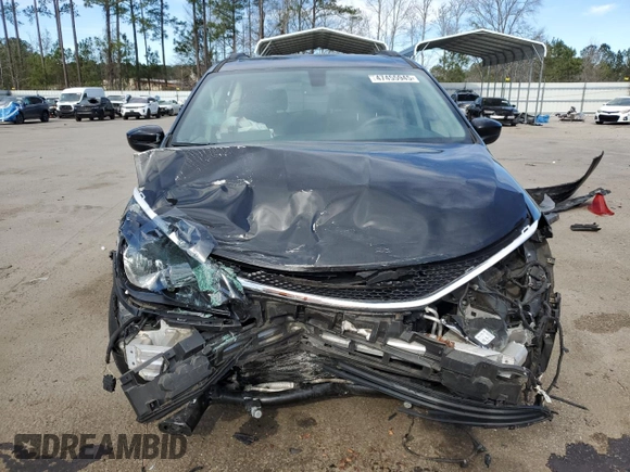 2020 Chrysler Voyager LXi z VIN 2C4RC1DG1LR266018, wystawiony jako Copart lot #47455945 z przebiegiem Nie podano mil oraz Szkoda całkowita • Salvage title. Historia ofert i sprzedaży dostępna na DreamBid. Obrazek 12.
