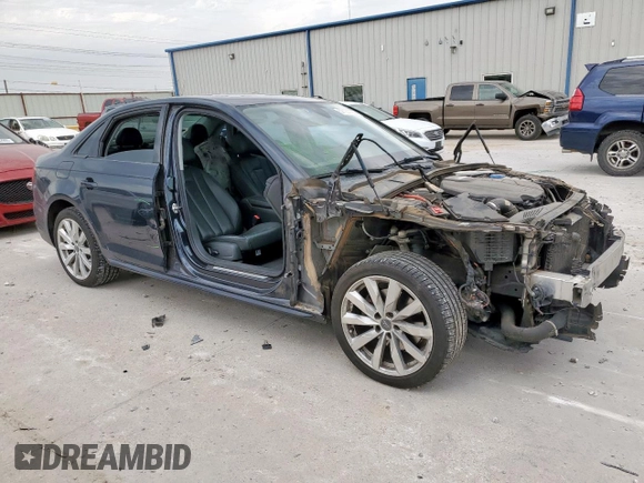 2018 Audi A4 Premium z VIN WAUKMAF4XJA068781, wystawiony jako Copart lot #57137725 z przebiegiem 75 303 mil mil oraz Szkoda całkowita • Salvage title. Historia ofert i sprzedaży dostępna na DreamBid. Obrazek 4.
