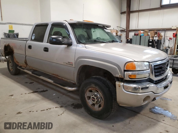 2005 GMC Sierra 3500 DRW SL z VIN 1GTHK33225F889643, wystawiony jako Copart lot #80901154 z przebiegiem Nie podano mil oraz Szkody całkowita. Historia ofert i sprzedaży dostępna na DreamBid. Obrazek 4.