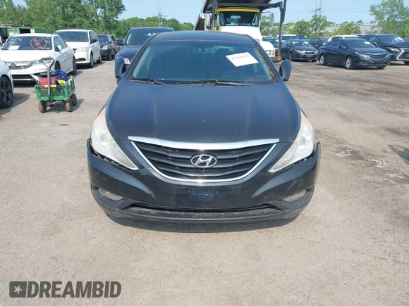 2013 Hyundai Sonata GLS z VIN 5NPEB4AC3DH590686, wystawiony jako IAAI lot #42361510 z przebiegiem 121 719 mil mil oraz . Historia ofert i sprzedaży dostępna na DreamBid. Obrazek 6.