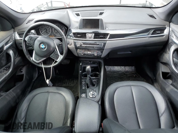 2016 BMW X1 xDrive28i z VIN WBXHT3C31GP881961, wystawiony jako Copart lot #56494955 z przebiegiem Nie podano mil oraz Czysty tytuł • Clean title. Historia ofert i sprzedaży dostępna na DreamBid. Obrazek 8.