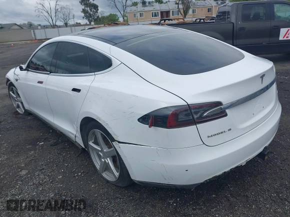 2013 Tesla Model S с VIN 5YJSA1CN0DFP31750, выставлен на аукционе IAAI как лот 41911343 с пробегом 209 664 миль миль и . История ставок и продаж доступна на DreamBid. Изображение 3.