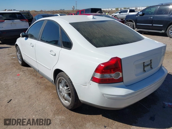 2006 Volvo S40 2.4L with VIN YV1MS390662215602, listed as a IAAI auction lot 41843161 with 184,397 mi miles. Bid and sale history available at carsss.com. Image 3.