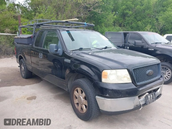 2006 Ford F-150 STX with VIN 1FTRX12W46KC45214, listed as a IAAI auction lot 41950810 with 197,312 mi miles. Bid and sale history available at carsss.com. Image 1.