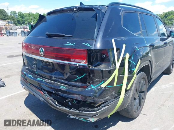 2024 Volkswagen Atlas SE with VIN 1V2JR2CA1RC529185, listed as a IAAI auction lot 42201837 with 17,919 mi miles and . Bid and sale history available at DreamBid. Image 6.