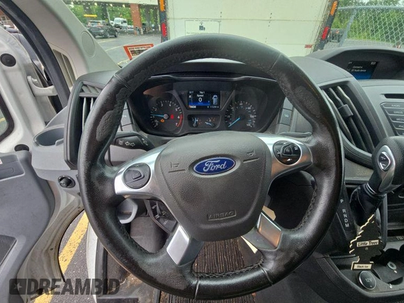 2019 Ford Transit z VIN 1FTYR1YG8KKB48131, wystawiony jako IAAI lot #42624631 z przebiegiem 115 298 mil mil oraz . Historia ofert i sprzedaży dostępna na DreamBid. Obrazek 13.