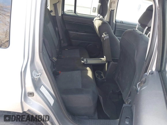 2016 Jeep Patriot High Altitude Edition with VIN 1C4NJRFB1GD712715, listed as a IAAI auction lot 41984245 with 124,227 mi miles. Bid and sale history available at carsss.com. Image 8.