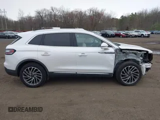2019 Lincoln Nautilus Reserve z VIN 2LMPJ8L92KBL56116, wystawiony jako IAAI lot #42011799 z przebiegiem 71 836 mil mil oraz . Historia ofert i sprzedaży dostępna na DreamBid. Obrazek 13.