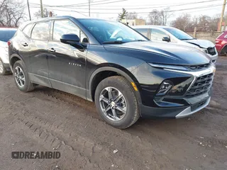 2025 Chevrolet Blazer LT z VIN 3GNKBCR43SS107217, wystawiony jako IAAI lot #41073389 z przebiegiem 545 mil mil oraz . Historia ofert i sprzedaży dostępna na DreamBid. Obrazek 1.