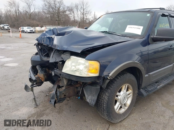 2004 Ford Expedition Special Service with VIN 1FMFU16L24LA55975, listed as a IAAI auction lot 41651208 with 217,030 mi miles. Bid and sale history available at carsss.com. Image 19.