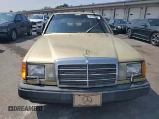 1987 Mercedes-Benz 300 E z VIN WDBEA30D4HA511061, wystawiony jako Copart lot #70599034 z przebiegiem 174 733 mil mil oraz Nie do naprawy • Non repairable. Historia ofert i sprzedaży dostępna na DreamBid. Obrazek 5.