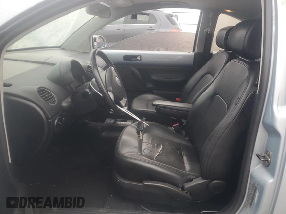 2010 Volkswagen Beetle with VIN 3VWRW3AG3AM012593, listed as a Copart auction lot 42587655 with 86,246 mi miles and Salvage title. Bid and sale history available at DreamBid. Image 7.