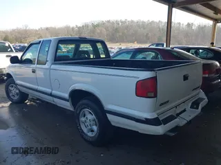 1996 Chevrolet S-10 LS with VIN 1GCDT19W9TK207551, listed as a IAAI auction lot 41369981 with 180,189 mi miles and . Bid and sale history available at DreamBid. Image 3.