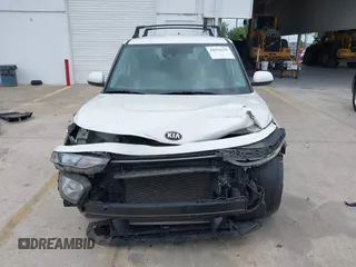 2020 Kia Soul LX with VIN KNDJ23AU6L7718360, listed as a IAAI auction lot 41975575 with 39,432 mi miles. Bid and sale history available at carsss.com. Image 6.
