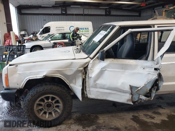 1997 Jeep Cherokee SE with VIN 1J4FJ28S1VL528218, listed as a IAAI auction lot 41931137 with 210,196 mi miles. Bid and sale history available at carsss.com. Image 6.
