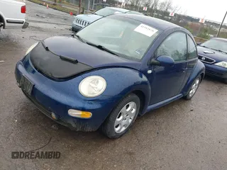 2003 Volkswagen New Beetle Coupe GLS with VIN 3VWCK21C73M428805, listed as a IAAI auction lot 41582870 with 200,010 mi miles. Bid and sale history available at carsss.com. Image 2.