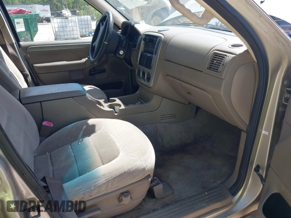 2004 Ford Explorer XLT with VIN 1FMZU73K74UA03229, listed as a IAAI auction lot 42137882 with 281,245 mi miles and . Bid and sale history available at DreamBid. Image 5.