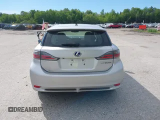 2012 Lexus CT 200h z VIN JTHKD5BH2C2108138, wystawiony jako IAAI lot #42359222 z przebiegiem 209 412 mil mil oraz . Historia ofert i sprzedaży dostępna na DreamBid. Obrazek 16.