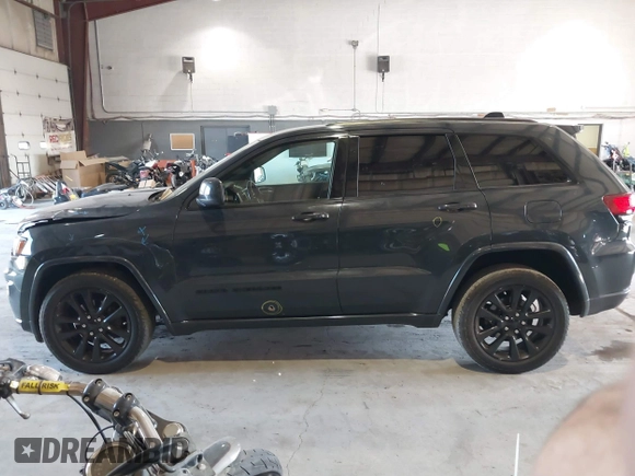 2017 Jeep Grand Cherokee Laredo with VIN 1C4RJFAG2HC786171, listed as a IAAI auction lot 40746519 with 166,136 mi miles. Bid and sale history available at carsss.com. Image 14.