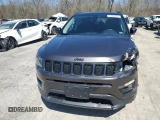 2019 Jeep Compass Altitude z VIN 3C4NJDBB7KT652855, wystawiony jako Copart lot #53485835 z przebiegiem 43 844 mil mil oraz Szkoda całkowita • Salvage title. Historia ofert i sprzedaży dostępna na DreamBid. Obrazek 5.