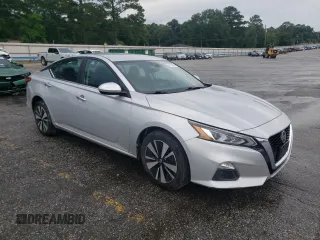 2021 Nissan Altima SV with VIN 1N4BL4DV4MN370900, listed as a Copart auction lot 61149325 with 71,427 mi miles and Salvage title. Bid and sale history available at DreamBid. Image 4.