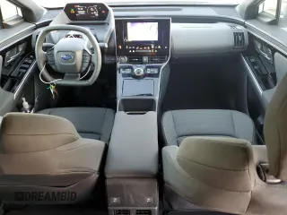 2024 Subaru Solterra Premium z VIN JTMABABA4RA063314, wystawiony jako Copart lot #84641414 z przebiegiem 871 mil mil oraz Szkody całkowita. Historia ofert i sprzedaży dostępna na DreamBid. Obrazek 8.