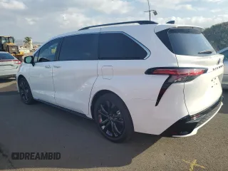 2024 Toyota Sienna XSE with VIN 5TDXRKEC1RS218431, listed as a Copart auction lot 87675465 with 2,989 mi miles and Salvage Title. Bid and sale history available at carsss.com. Image 2.