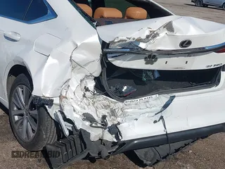 2019 Lexus ES 350 z VIN 58ABZ1B11KU051047, wystawiony jako IAAI lot #41721365 z przebiegiem 84 209 mil mil oraz . Historia ofert i sprzedaży dostępna na DreamBid. Obrazek 19.