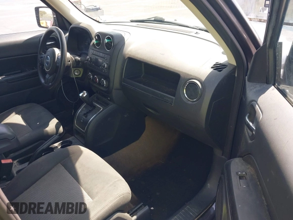 2016 Jeep Patriot Sport z VIN 1C4NJPBB4GD716767, wystawiony jako IAAI lot #42216197 z przebiegiem 119 976 mil mil oraz . Historia ofert i sprzedaży dostępna na DreamBid. Obrazek 5.