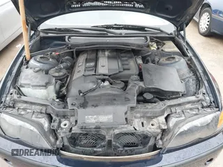 2005 BMW 3 Series 325i with VIN WBAEV33445KW16557, listed as a IAAI auction lot 41563840 with 228,001 mi miles. Bid and sale history available at carsss.com. Image 10.