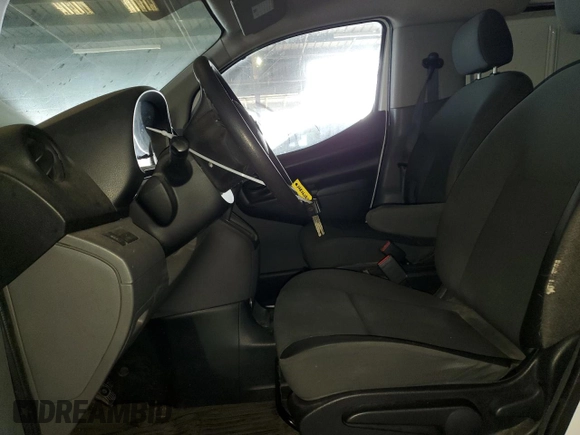 2015 Nissan NV200 SV z VIN 3N6CM0KN6FK698302, wystawiony jako Copart lot #54595845 z przebiegiem 187 416 mil mil oraz Czysty tytuł • Clean title. Historia ofert i sprzedaży dostępna na DreamBid. Obrazek 7.