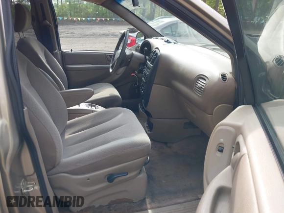 2003 Dodge Caravan Sport with VIN 2D4GP44L83R153938, listed as a IAAI auction lot 42137274 with 192,559 mi miles. Bid and sale history available at carsss.com. Image 5.