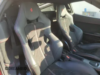 2013 Ferrari 458 Italia z VIN ZFF67NFA2D0194914, wystawiony jako Copart lot #43272195 z przebiegiem 23 608 mil mil oraz Szkody całkowita. Historia ofert i sprzedaży dostępna na DreamBid. Obrazek 10.