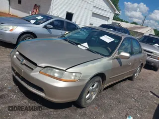 2000 Honda Accord EX с VIN 1HGCG1657YA004278, выставлен на аукционе IAAI как лот 42240210 с пробегом 484 941 миль миль и . История ставок и продаж доступна на DreamBid. Изображение 2.