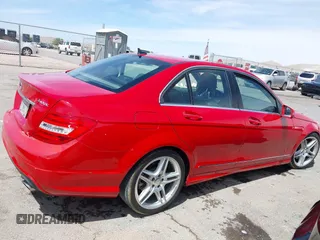 2013 Mercedes-Benz C 300 Sport с VIN WDDGF8AB8DR284402, выставлен на аукционе IAAI как лот 42291028 с пробегом Не указан миль и . История ставок и продаж доступна на DreamBid. Изображение 14.