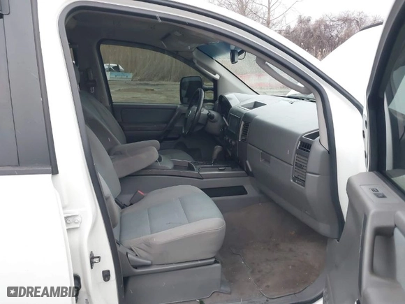 2007 Nissan Titan LE with VIN 1N6BA07B87N246012, listed as a IAAI auction lot 41561124 with 344,652 mi miles. Bid and sale history available at carsss.com. Image 5.