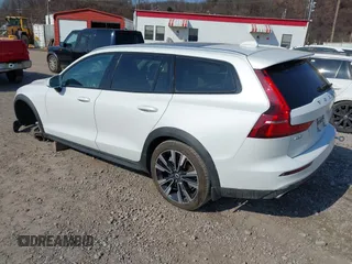 2021 Volvo V60 Cross Country with VIN YV4102WK2M1067849, listed as a IAAI auction lot 41779230 with 42,490 mi miles. Bid and sale history available at carsss.com. Image 3.