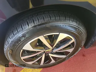 2024 Volkswagen Jetta S z VIN 3VW5M7BU5RM054887, wystawiony jako IAAI lot #42852694 z przebiegiem 25 677 mil mil oraz . Historia ofert i sprzedaży dostępna na DreamBid. Obrazek 24.