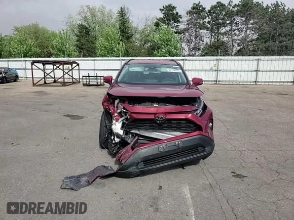 2021 Toyota RAV4 XLE z VIN 2T3P1RFV0MW206150, wystawiony jako Copart lot #57172615 z przebiegiem 55 051 mil mil oraz Szkoda całkowita • Salvage title. Historia ofert i sprzedaży dostępna na DreamBid. Obrazek 13.