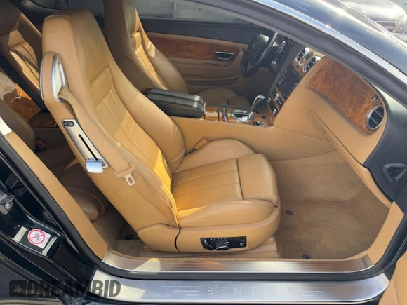 2005 Bentley Continental GT GT z VIN SCBCR63WX5C026197, wystawiony jako Copart lot #43343625 z przebiegiem 90 440 mil mil oraz Czysty tytuł • Clean title. Historia ofert i sprzedaży dostępna na DreamBid. Obrazek 7.