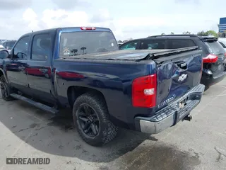 2007 Chevrolet Silverado 1500 LT w/1LT with VIN 2GCEC13C971730593, listed as a IAAI auction lot 41911806 with 192,098 mi miles. Bid and sale history available at carsss.com. Image 3.