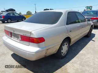 2000 Toyota Camry CE z VIN 4T1BG22K2YU924681, wystawiony jako IAAI lot #42517917 z przebiegiem 228 920 mil mil oraz . Historia ofert i sprzedaży dostępna na DreamBid. Obrazek 4.