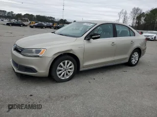 2013 Volkswagen Jetta Hybrid SEL with VIN 3VW637AJ4DM307043, listed as a Copart auction lot 43960355 with 208,660 mi miles and Clean title. Bid and sale history available at DreamBid. Image 1.